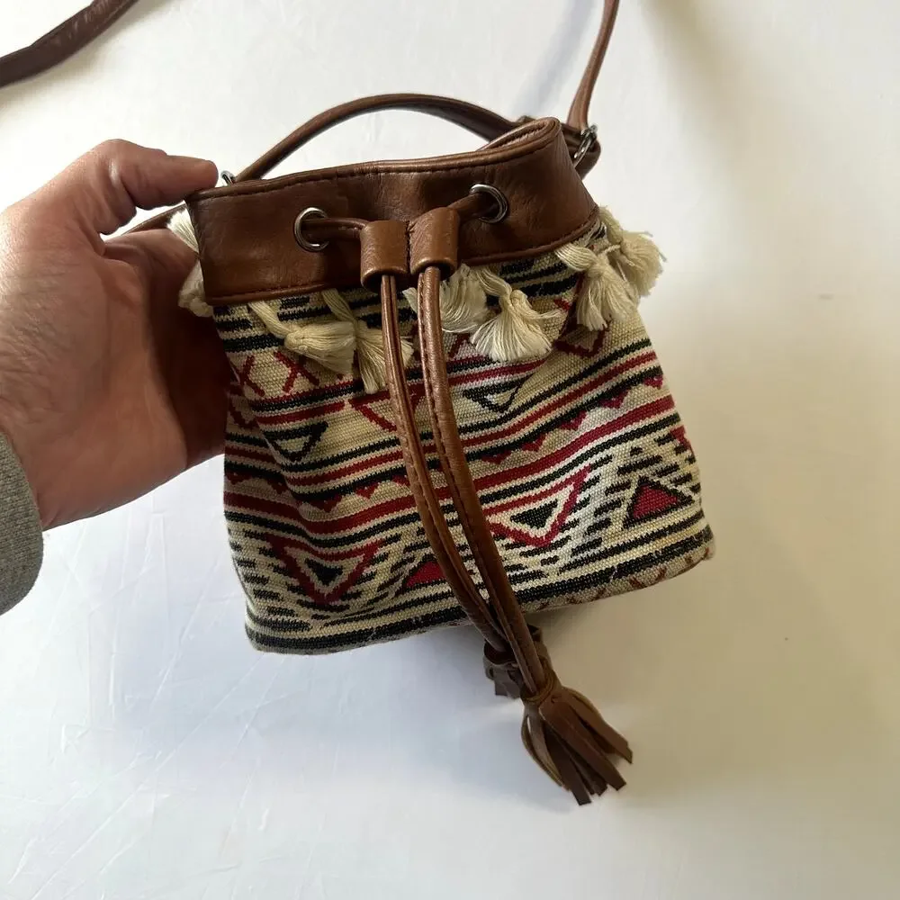 ❣️LOWEST PRICE❣️ Art Class Boho Crossbody Bucket Bag Aztec Print Satchel